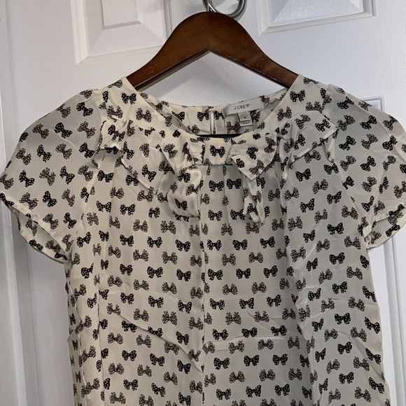J. CREW Silk blouse with bows print, size 0 - Picture 4 of 14